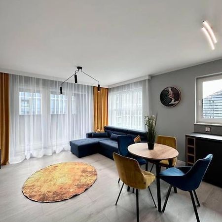New Apart - Next To Sky Tower Appartamento Breslavia Esterno foto
