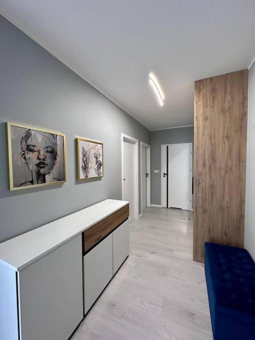 New Apart - Next To Sky Tower Appartamento Breslavia Esterno foto